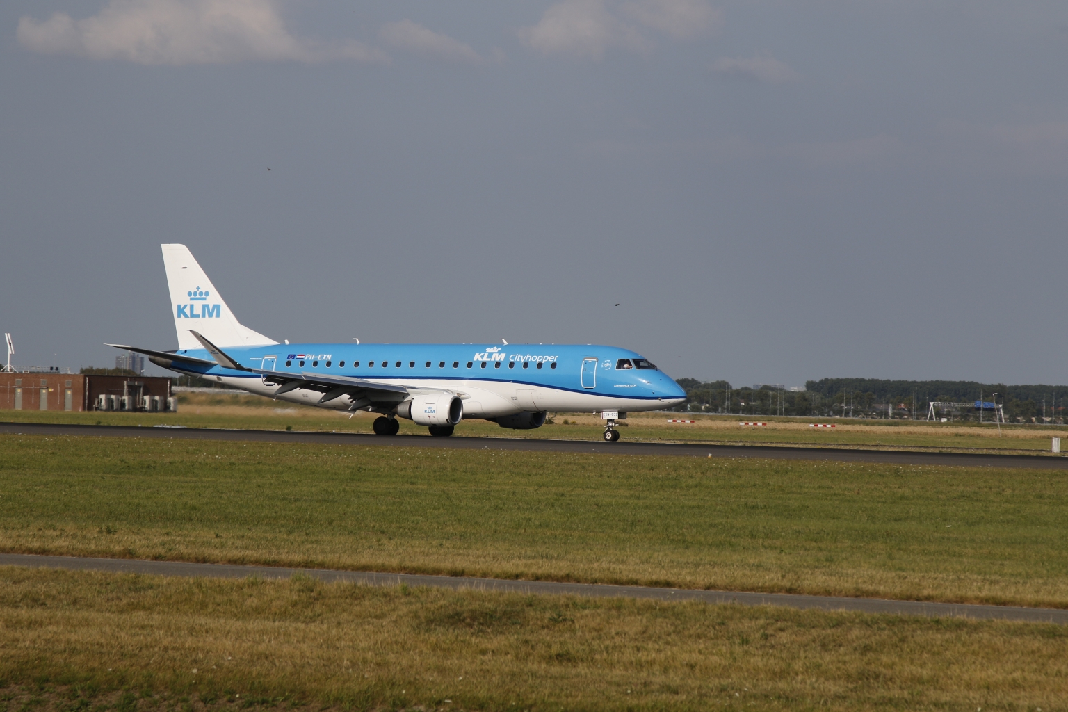 Preview Royal Dutch Airlines KLM PH-EXN Embraer E175STD (5).JPG